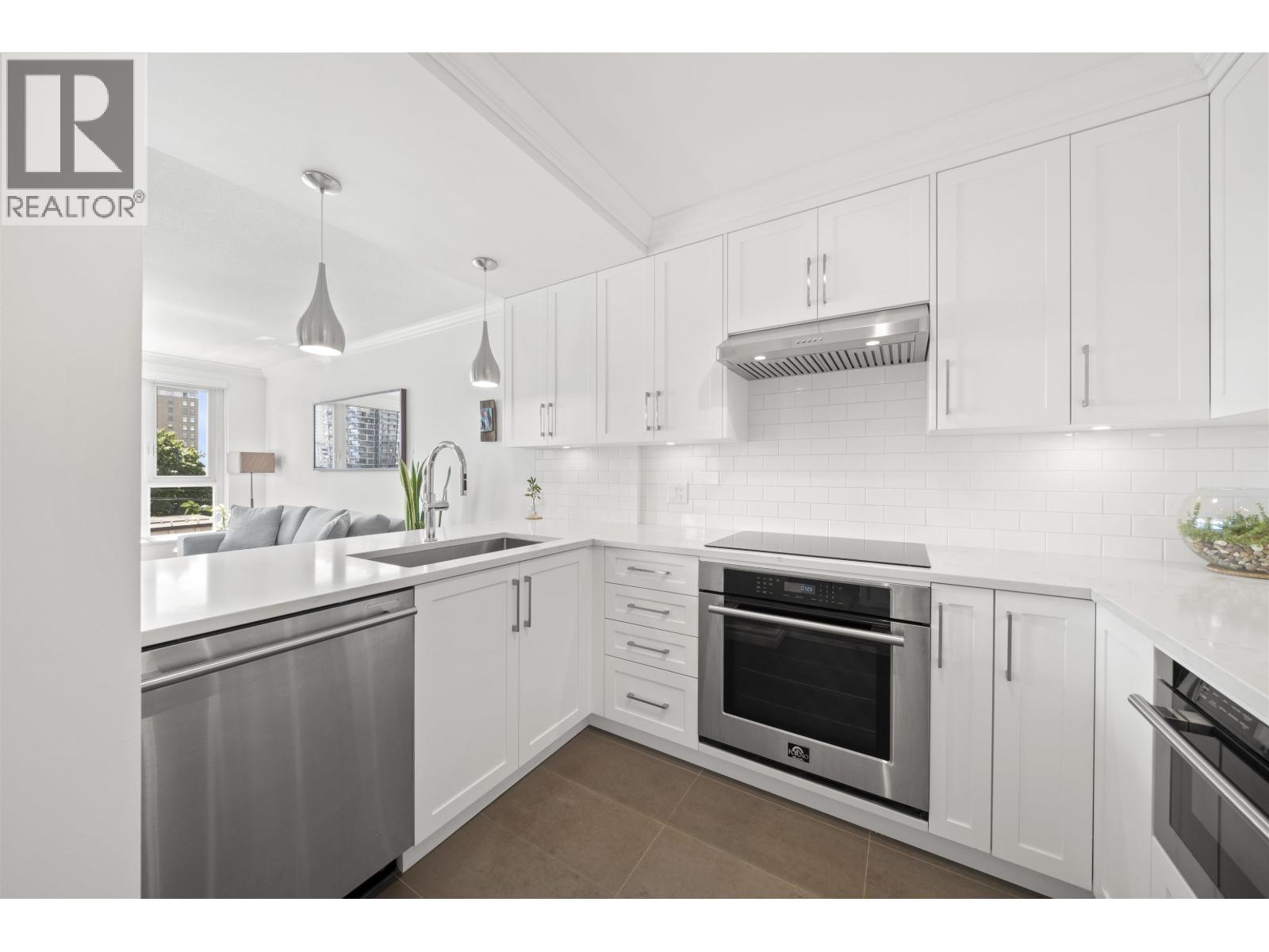 502 1838 NELSON STREET Property Photo 1