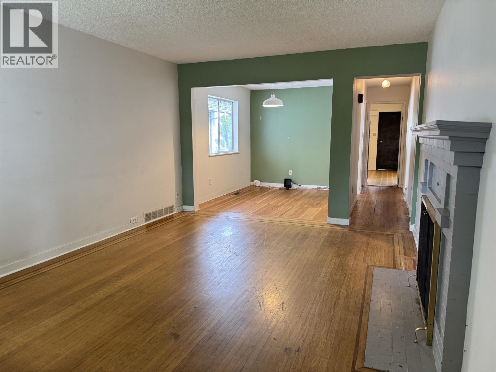 3481 W 10th Avenue Property Photo 9