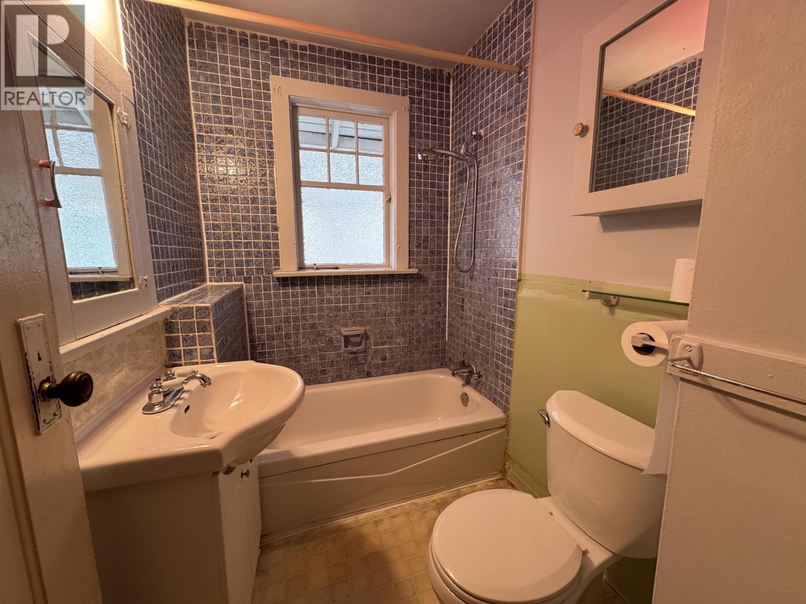 3481 W 10th Avenue Property Photo 12