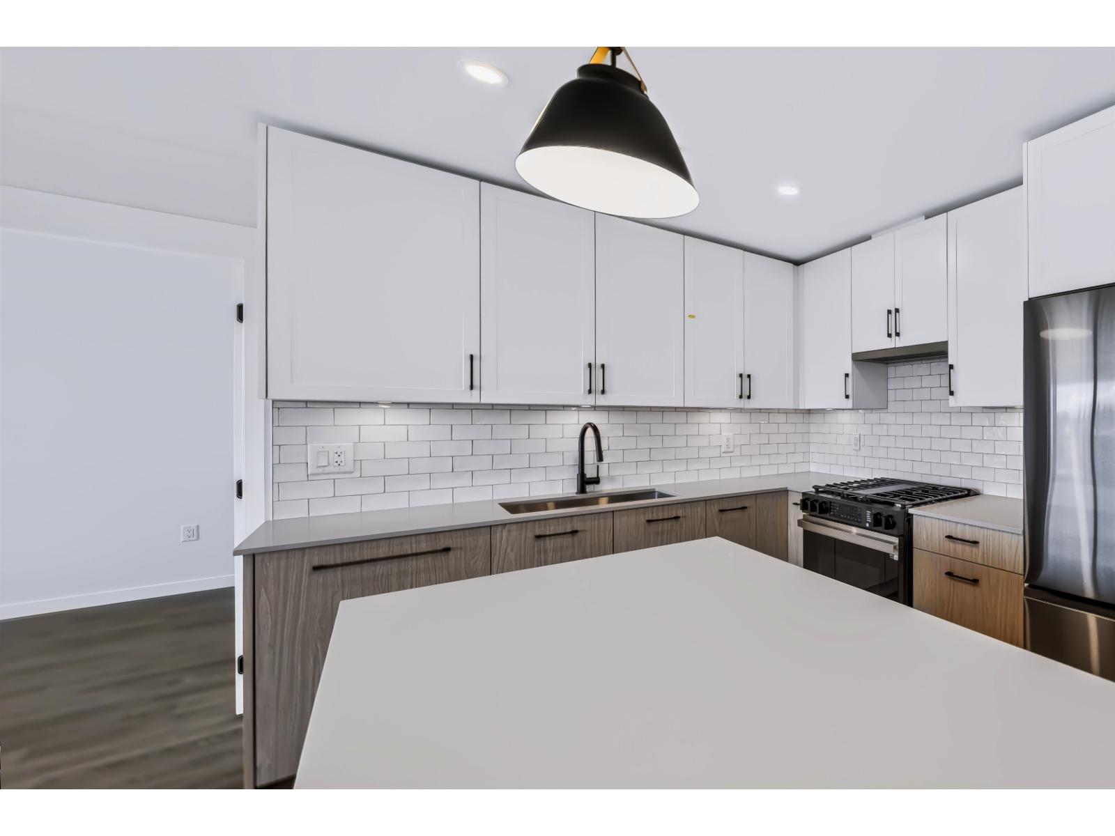 607 27215 Aldergrove Town Centre Drive Property Photo 6