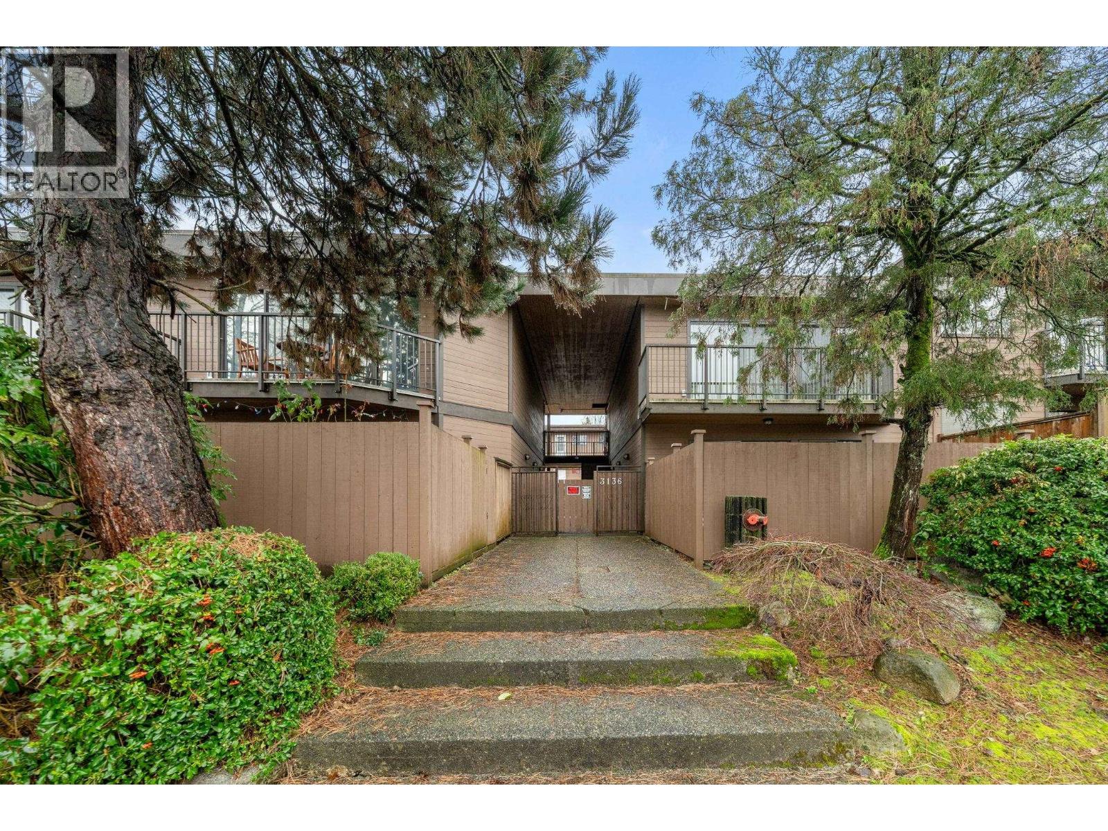 204 3136 Kingsway Property Photo 1