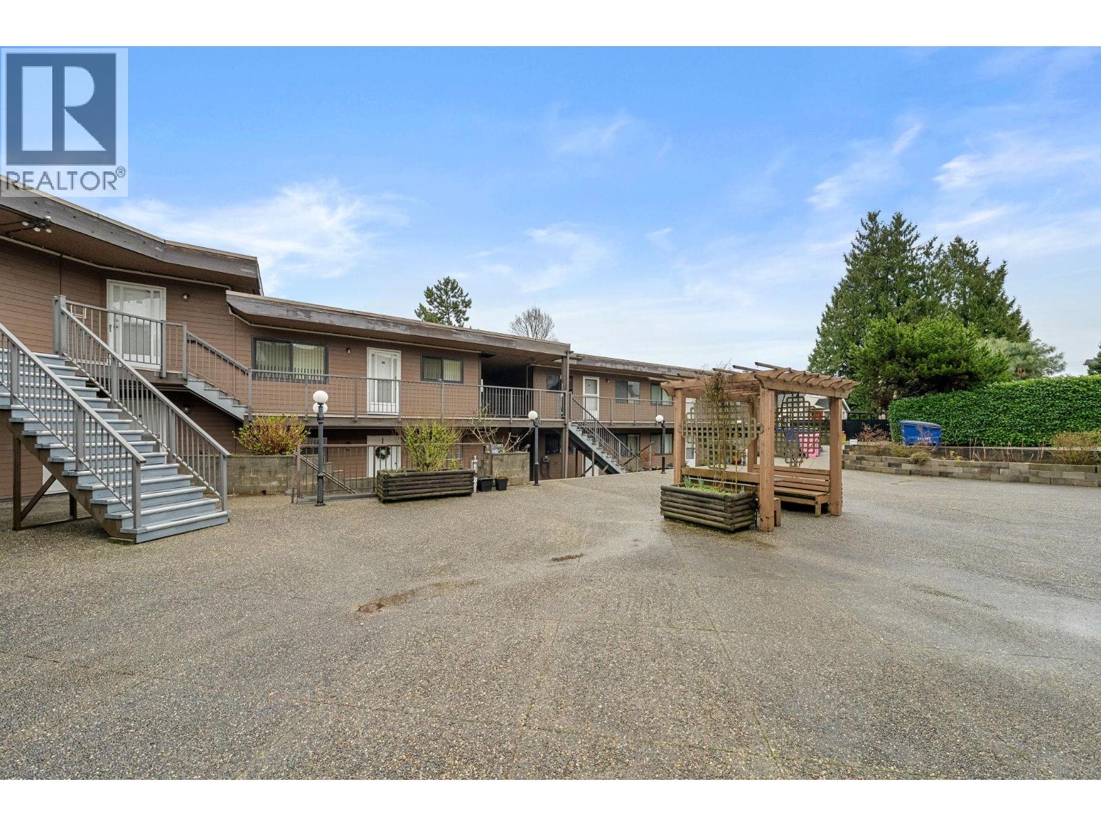 204 3136 Kingsway Property Photo 3