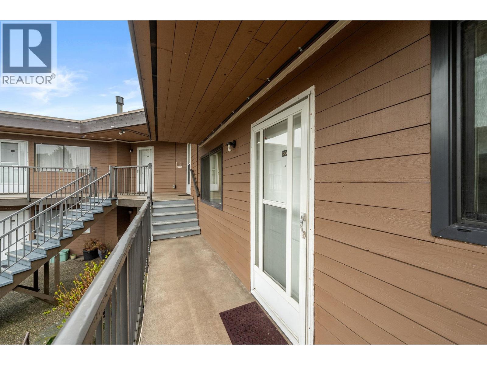 204 3136 Kingsway Property Photo 5