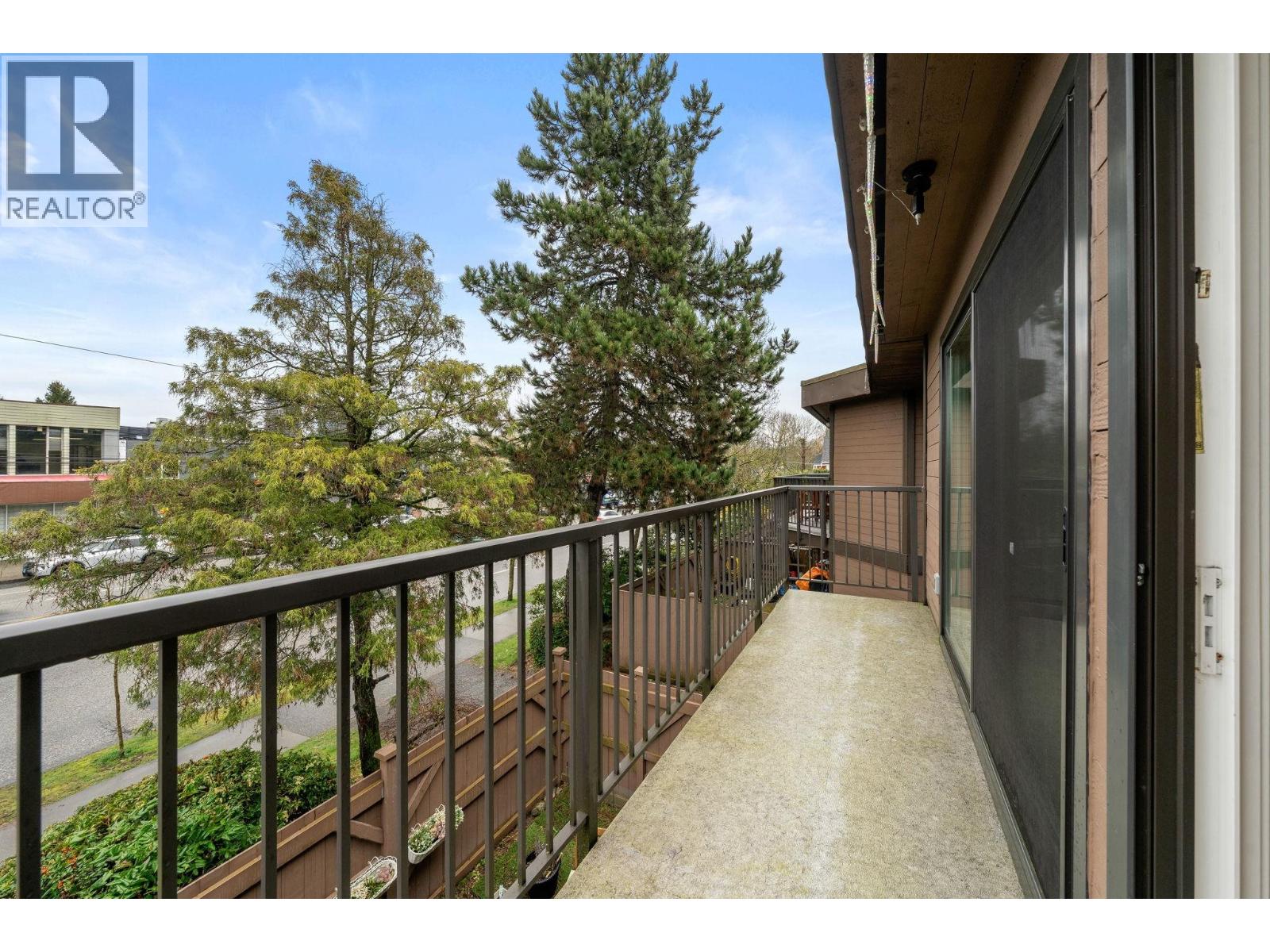 204 3136 Kingsway Property Photo 6