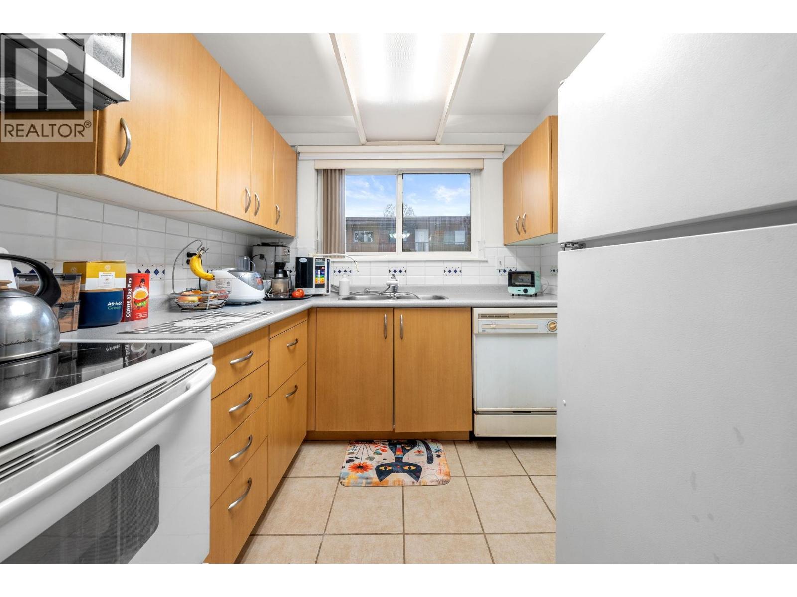 204 3136 Kingsway Property Photo 17