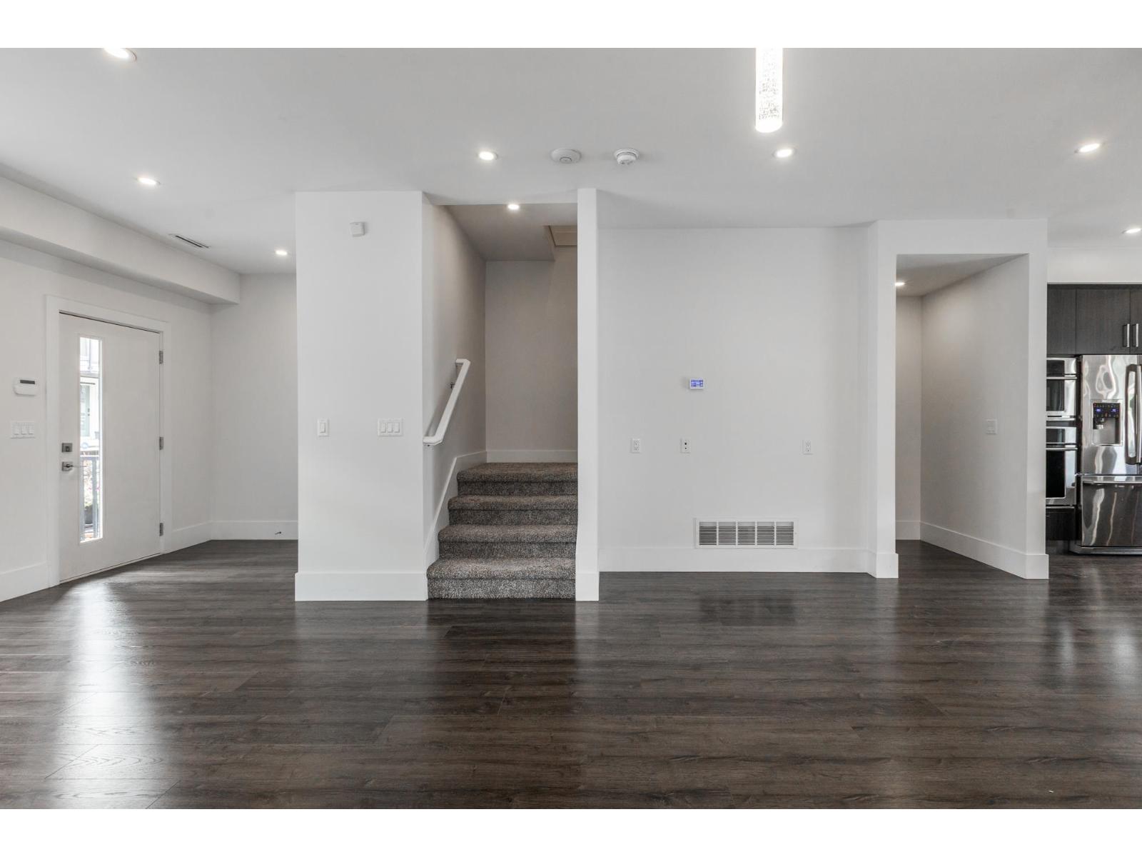 83 15177 60 Avenue Property Photo 3