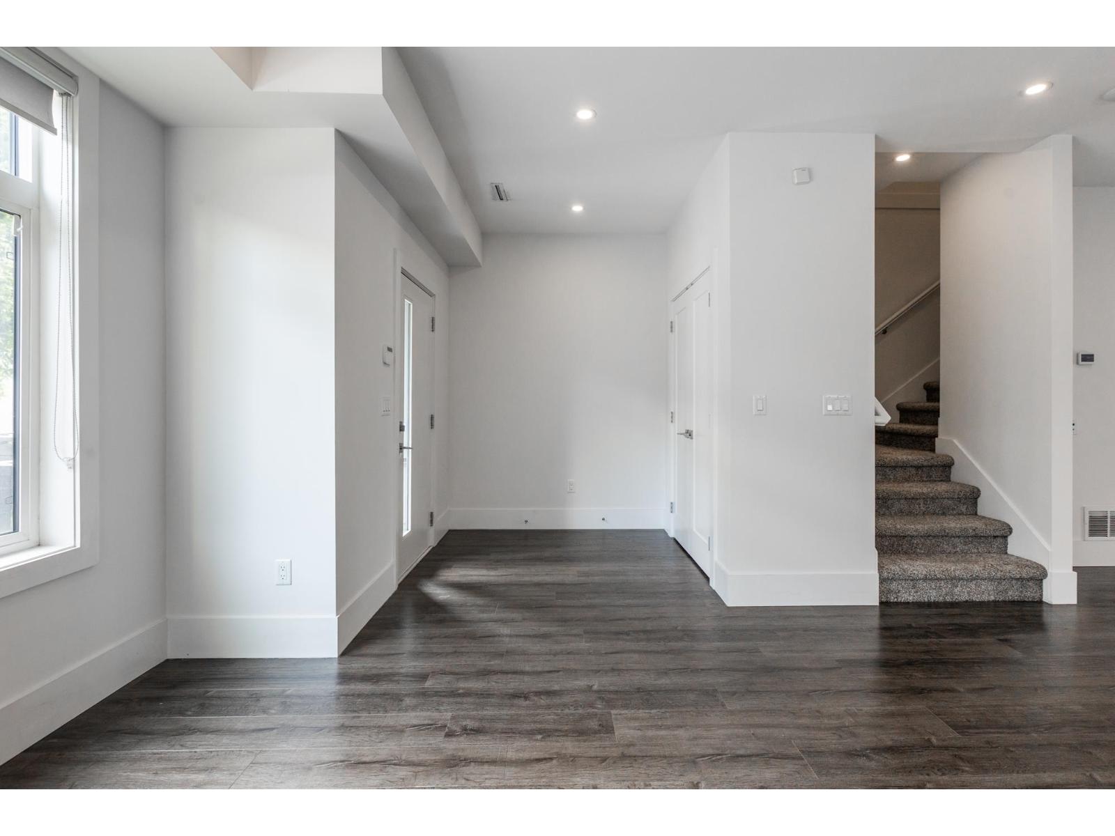 83 15177 60 Avenue Property Photo 5