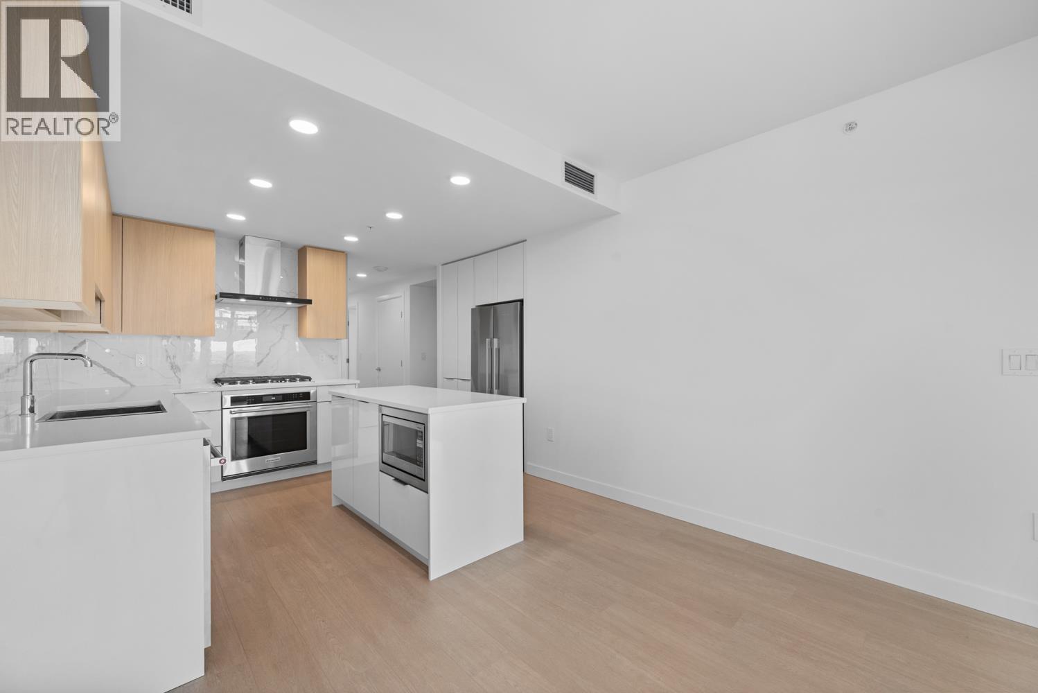 202 7769 Park Crescent Property Photo 11