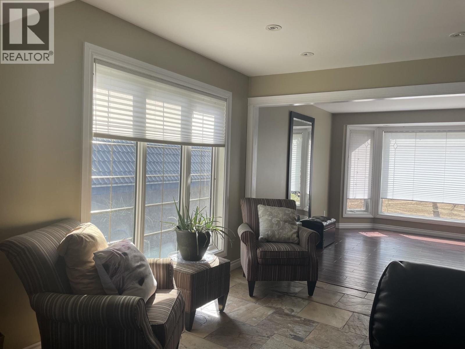 5524 Minnaker Crescent Property Photo 16