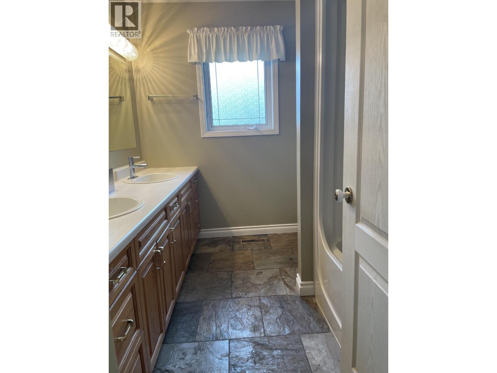5524 Minnaker Crescent Property Photo 33