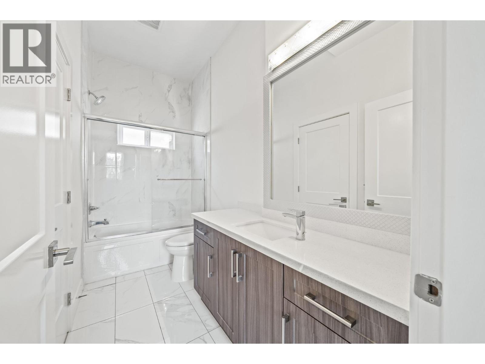 6114 49b Avenue Property Photo 15