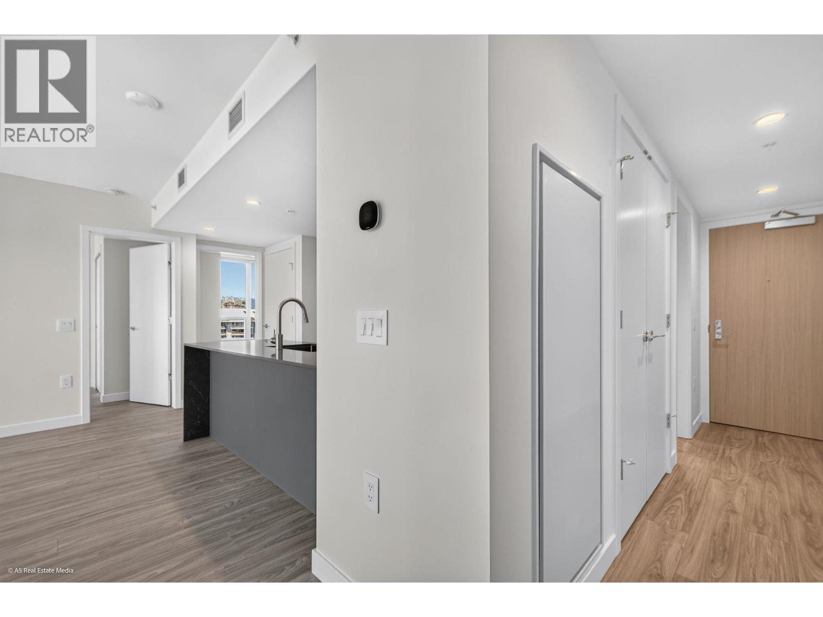 2508 2135 Springer Avenue Property Photo 8