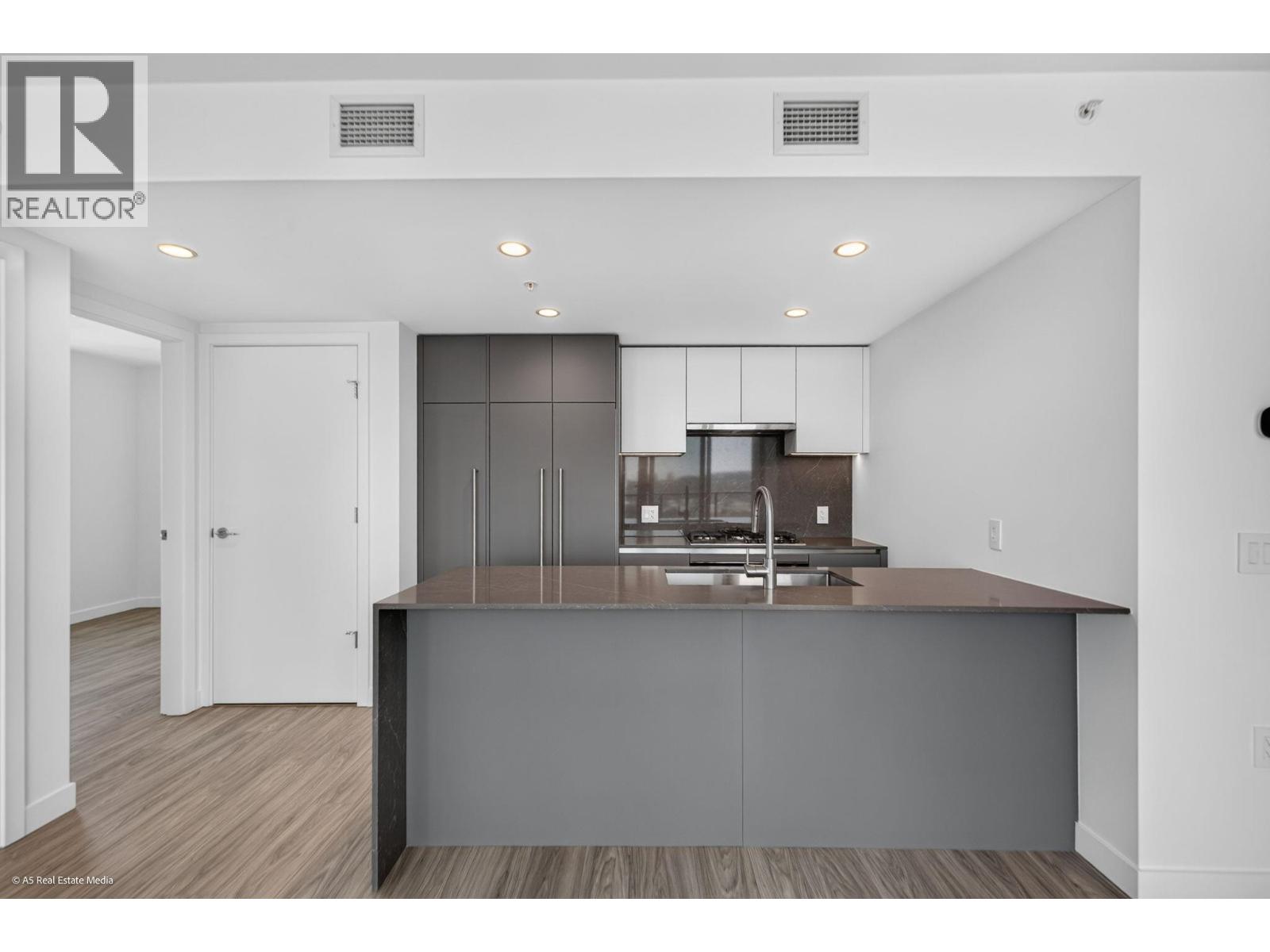 2508 2135 Springer Avenue Property Photo 11