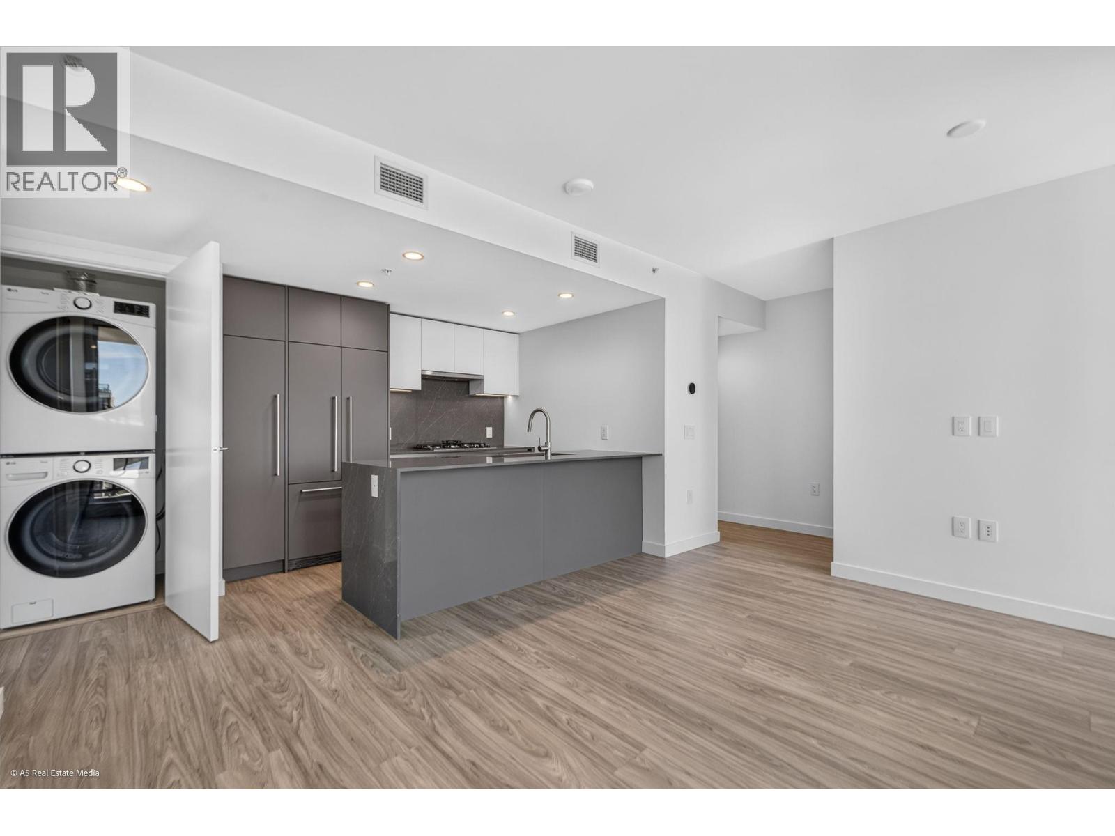 2508 2135 Springer Avenue Property Photo 13