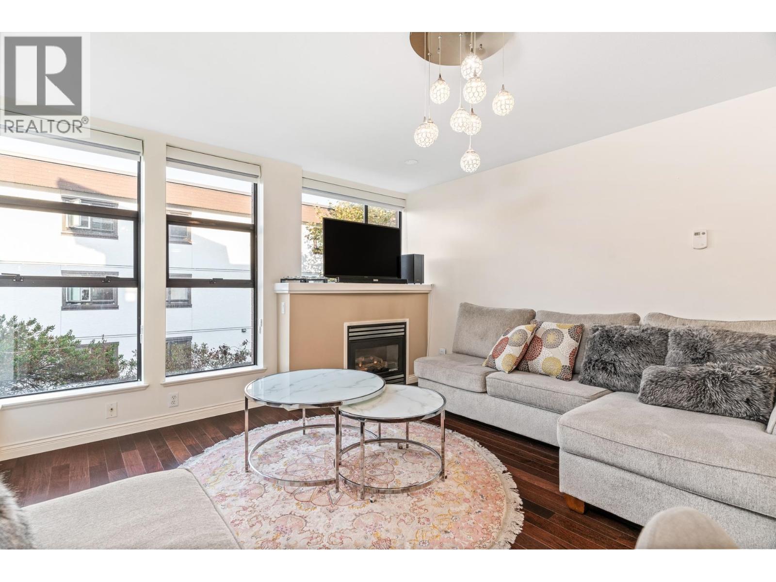 411 345 Lonsdale Avenue Property Photo 5
