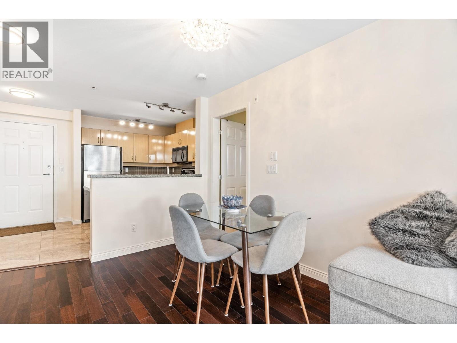 411 345 Lonsdale Avenue Property Photo 8