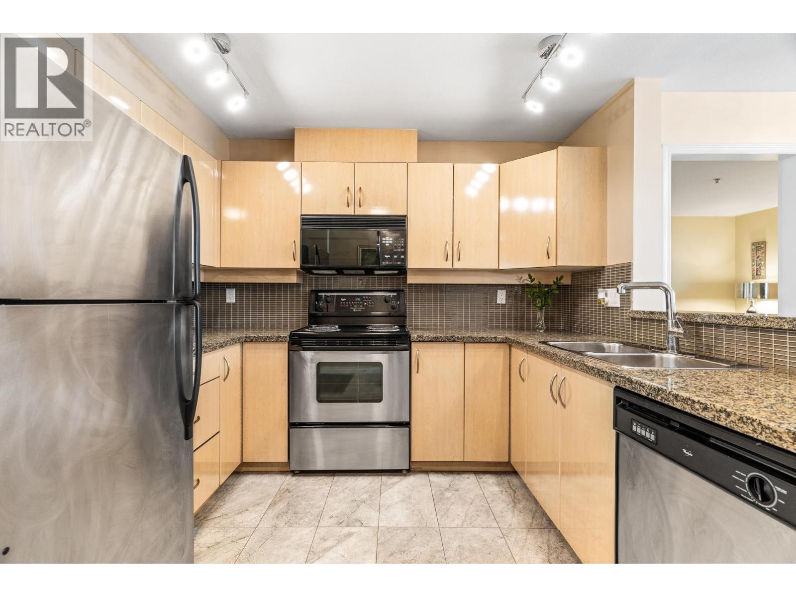 411 345 Lonsdale Avenue Property Photo 13