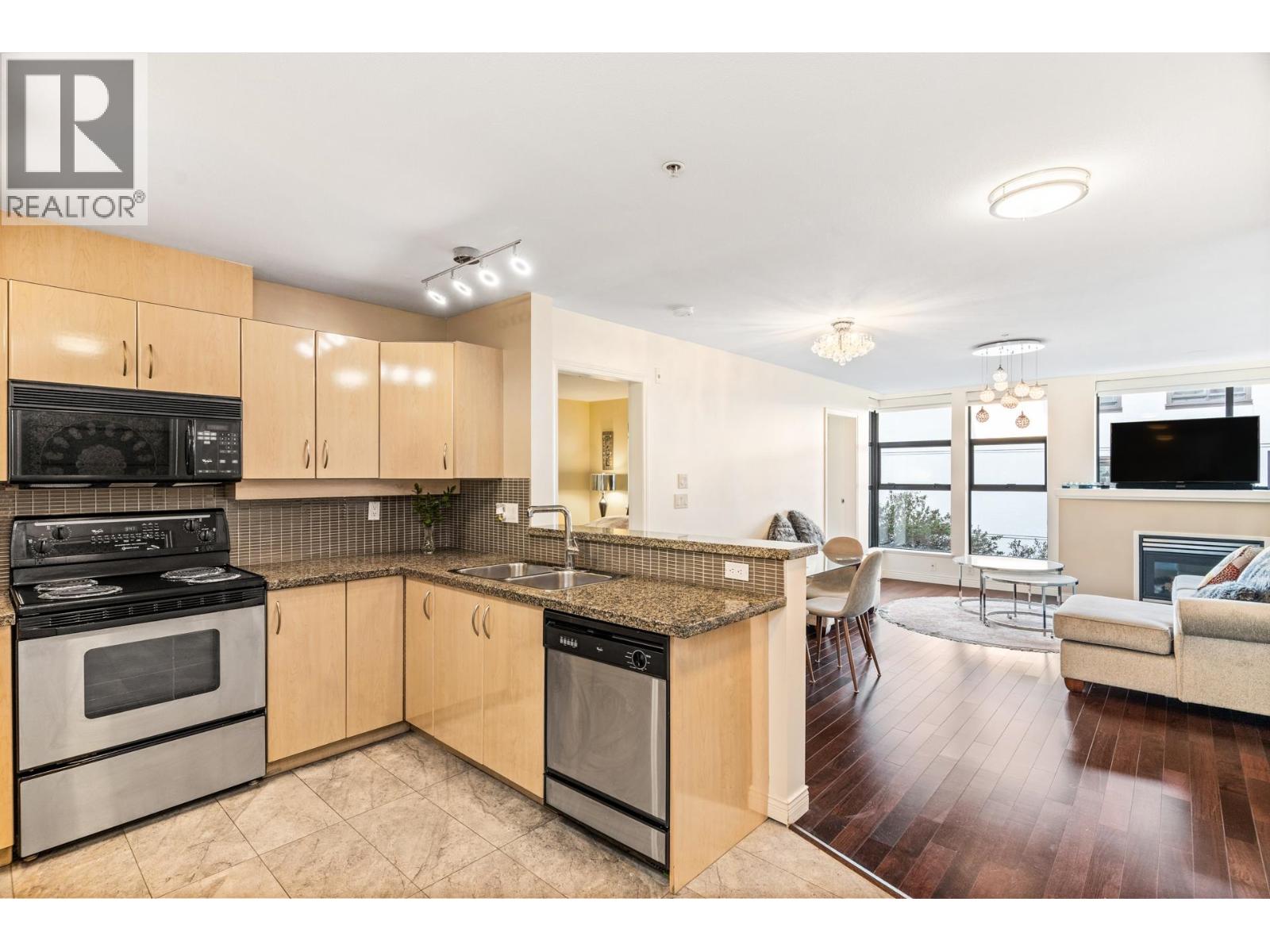 411 345 Lonsdale Avenue Property Photo 14