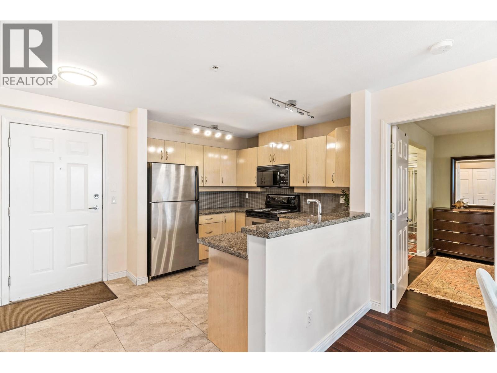 411 345 Lonsdale Avenue Property Photo 15