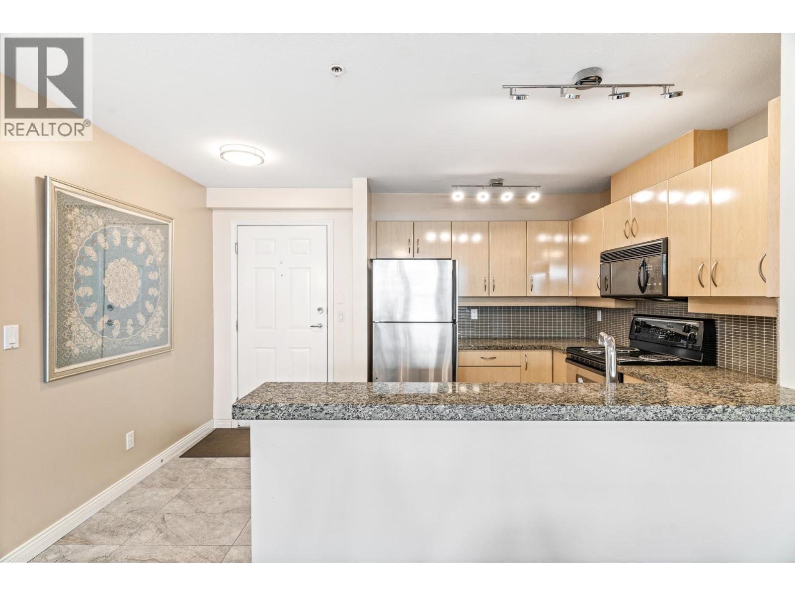 411 345 Lonsdale Avenue Property Photo 16