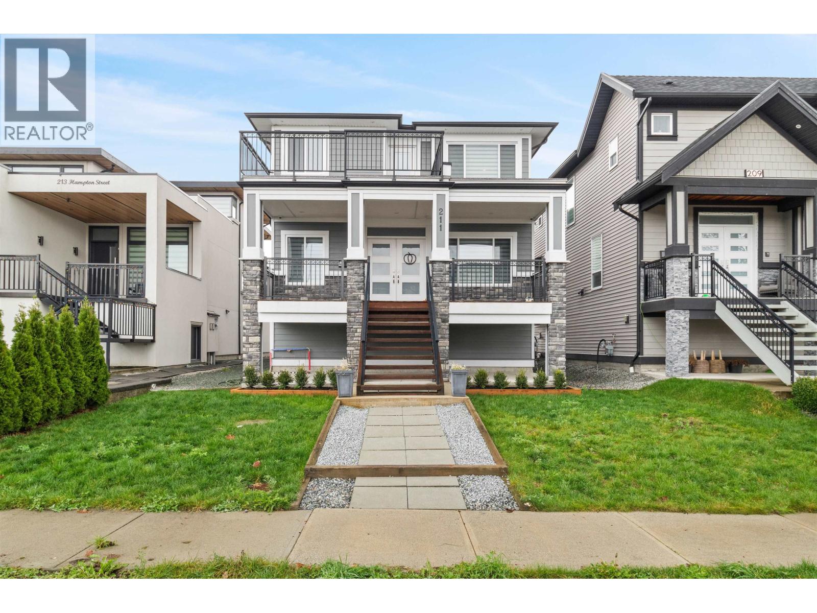 211 HAMPTON STREET Property Photo 1