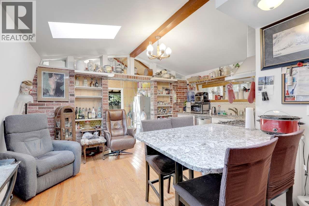 11428 207 Street Property Photo 5