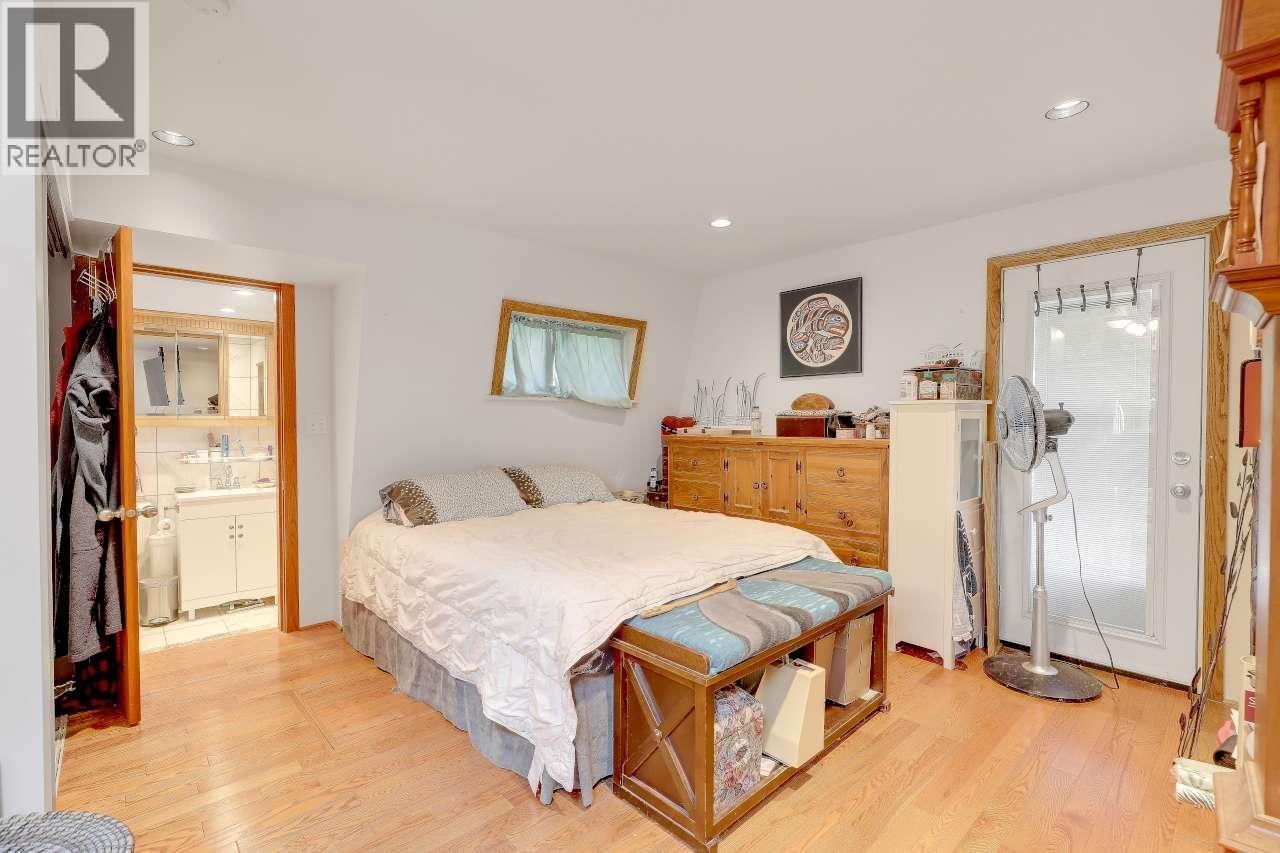 11428 207 Street Property Photo 7
