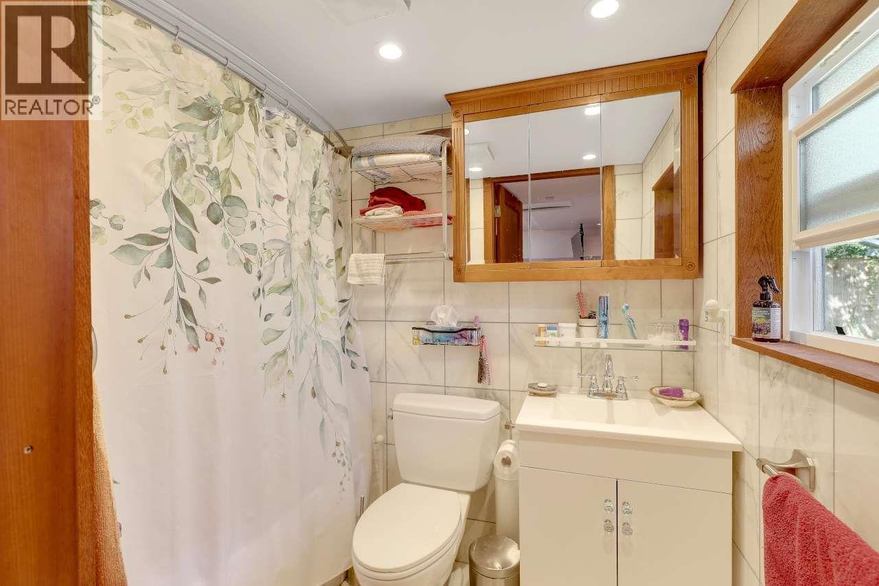 11428 207 Street Property Photo 8