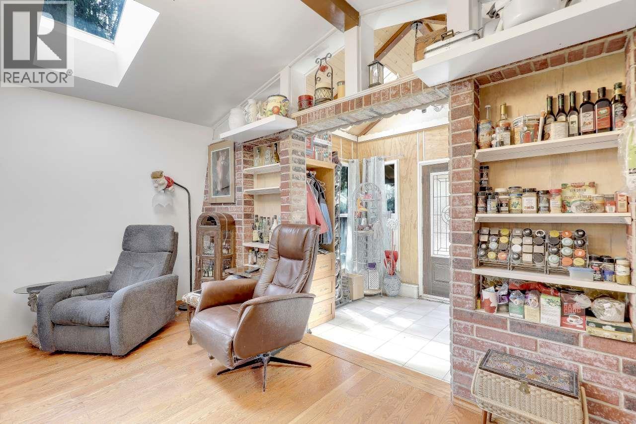 11428 207 Street Property Photo 10