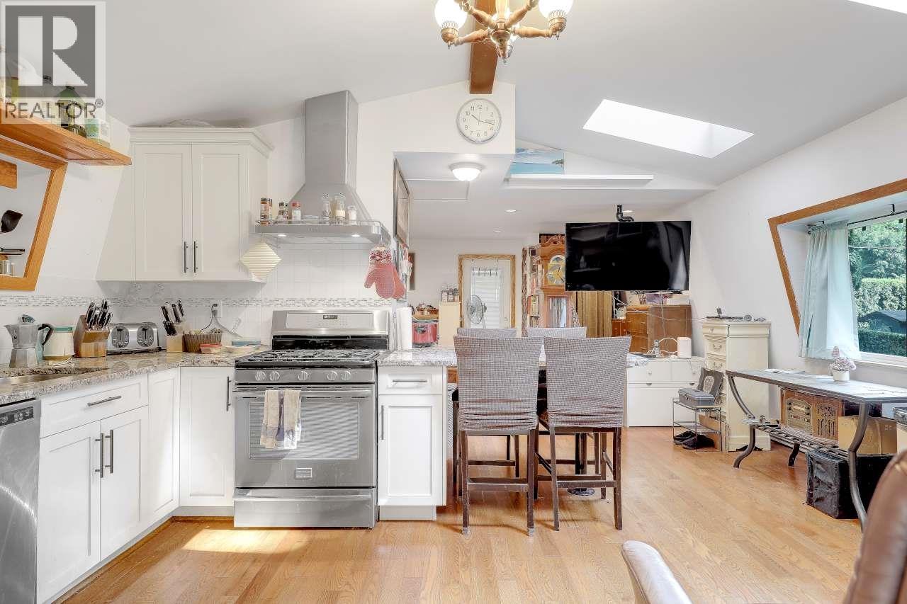 11428 207 Street Property Photo 12