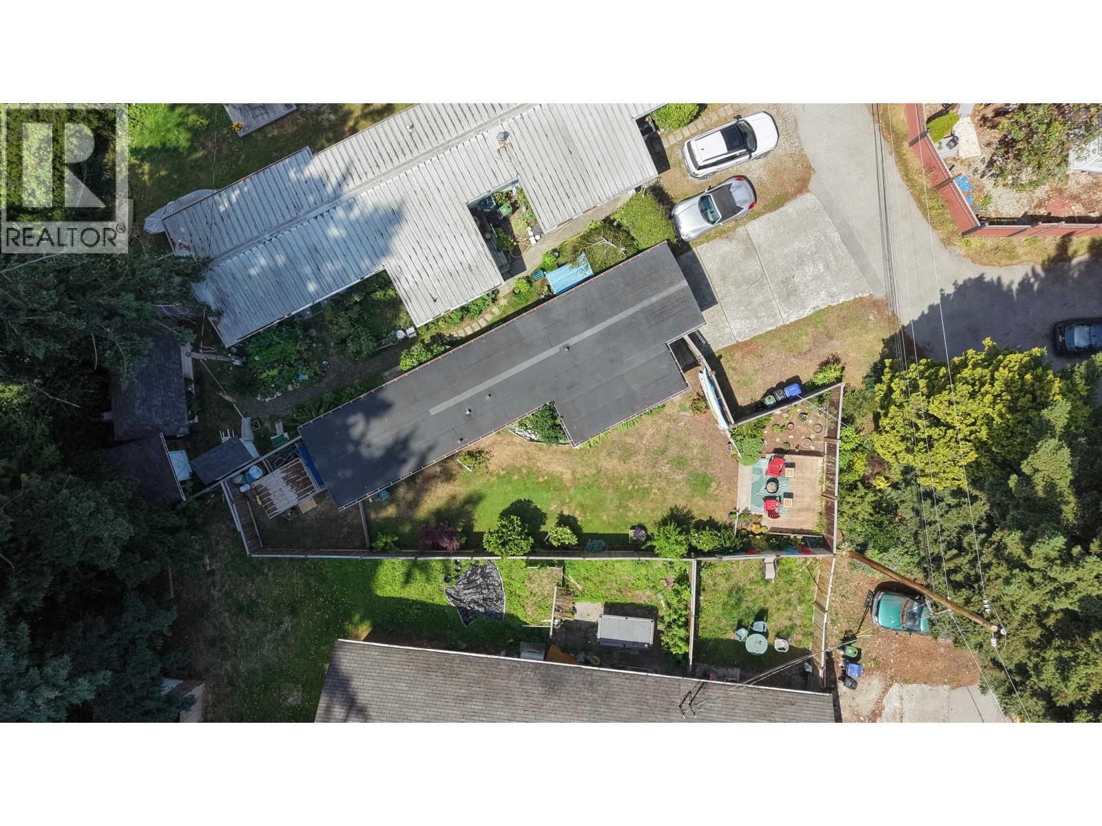 1 4514 Sunshine Coast Highway Property Photo 5