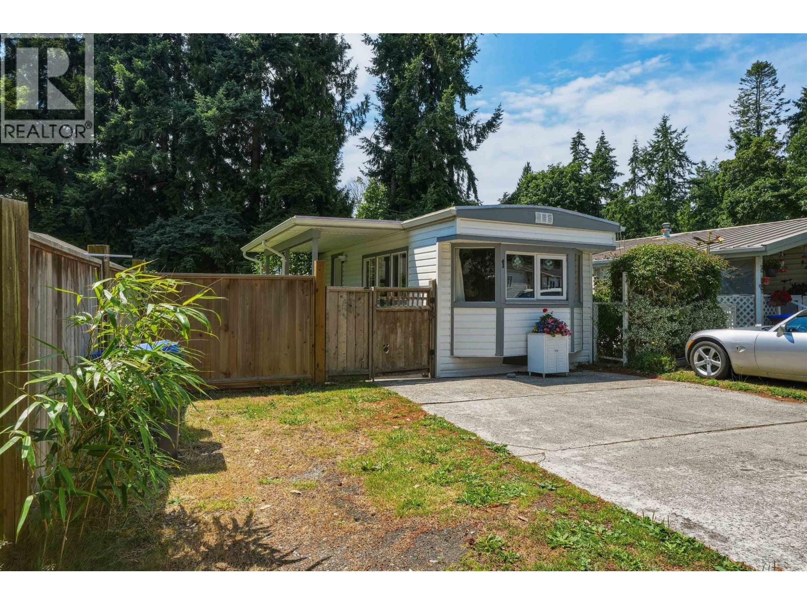 1 4514 Sunshine Coast Highway Property Photo 7