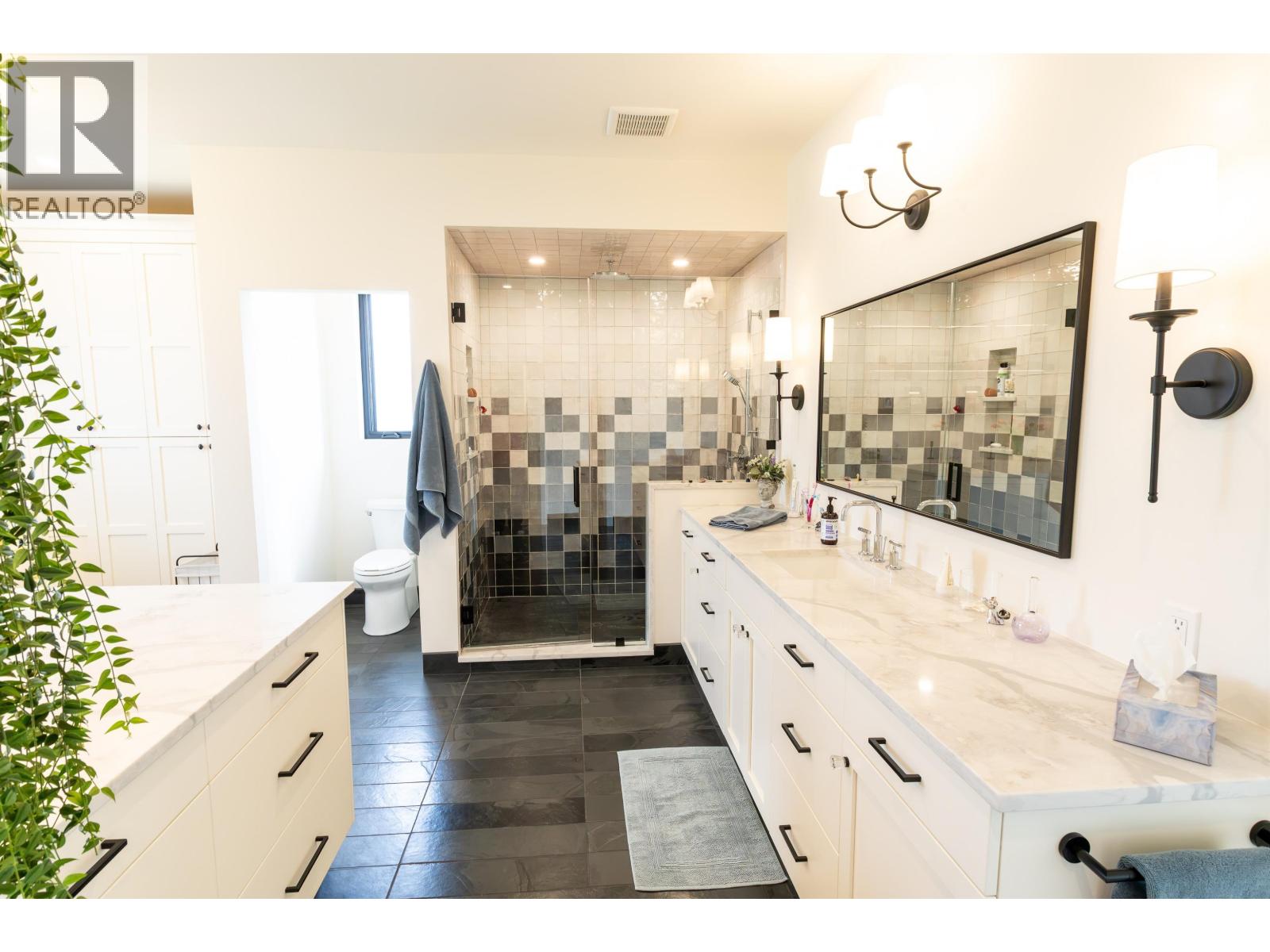 12299 112 Avenue Property Photo 17