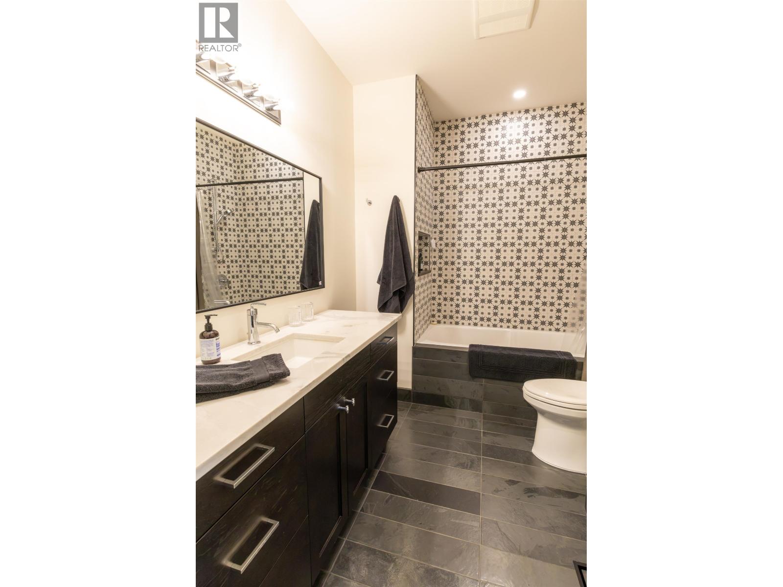12299 112 Avenue Property Photo 22