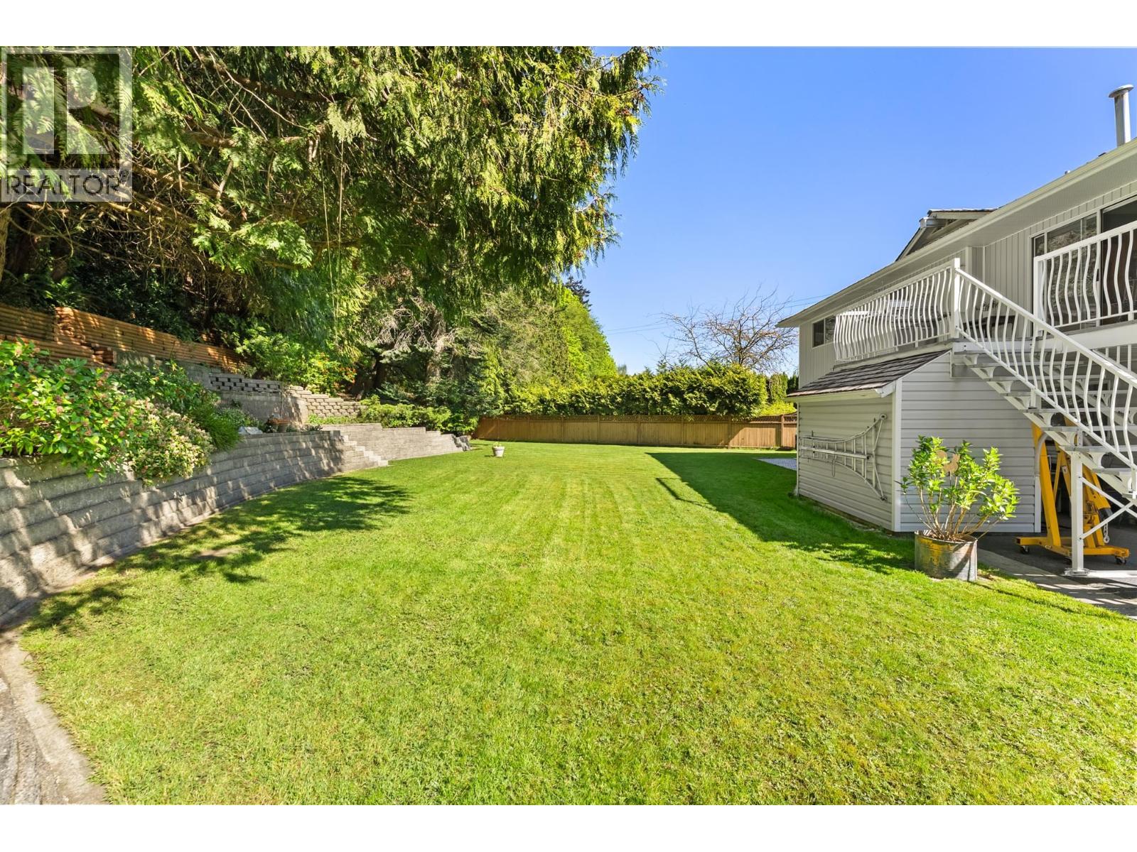 905 Eden Crescent Property Photo 2