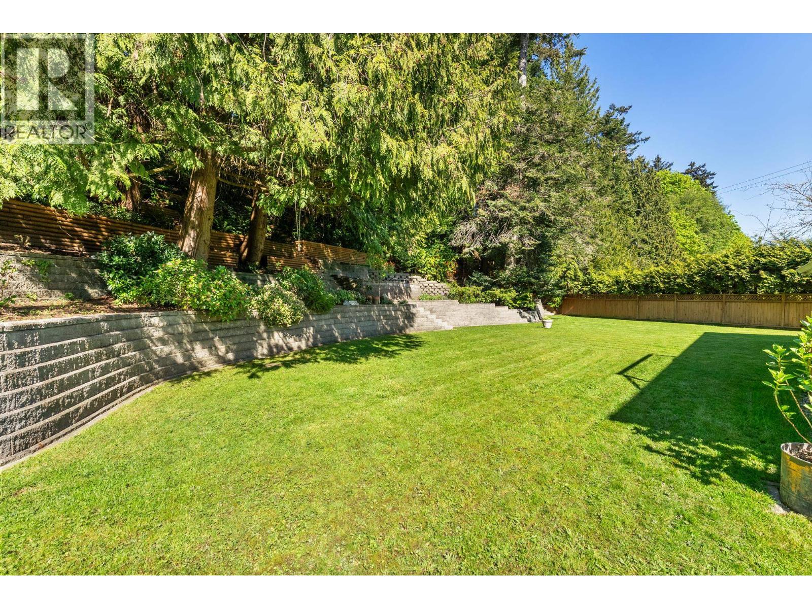 905 Eden Crescent Property Photo 3