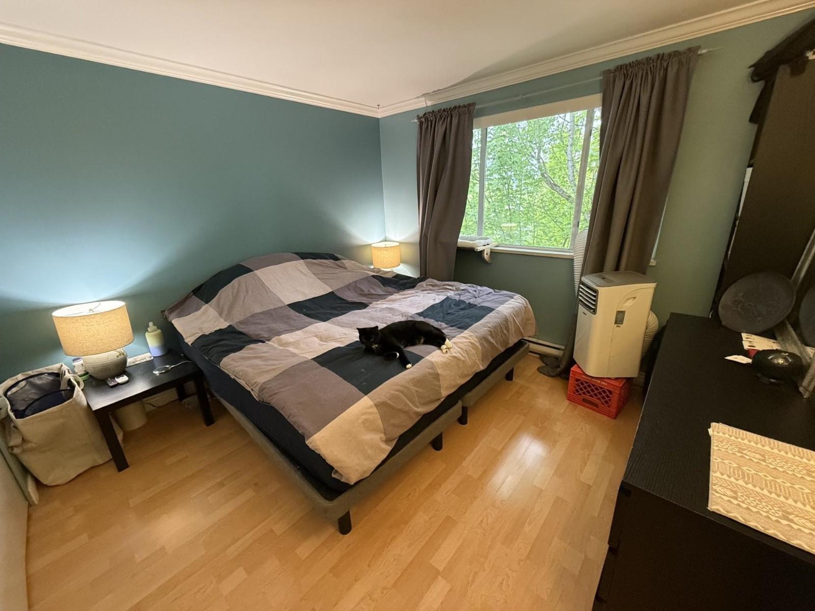 407 10533 University Drive Property Photo 3