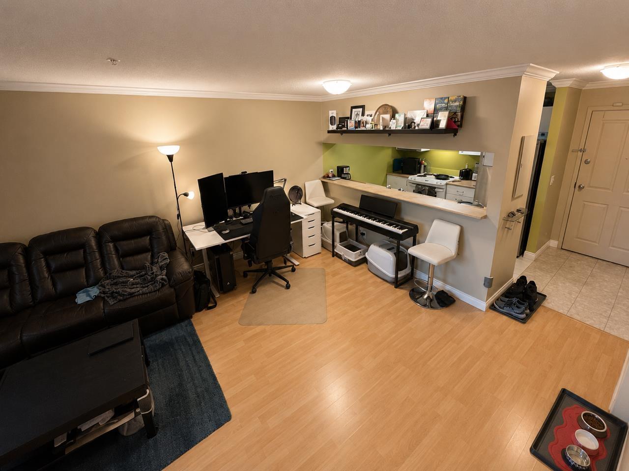 407 10533 University Drive Property Photo 6