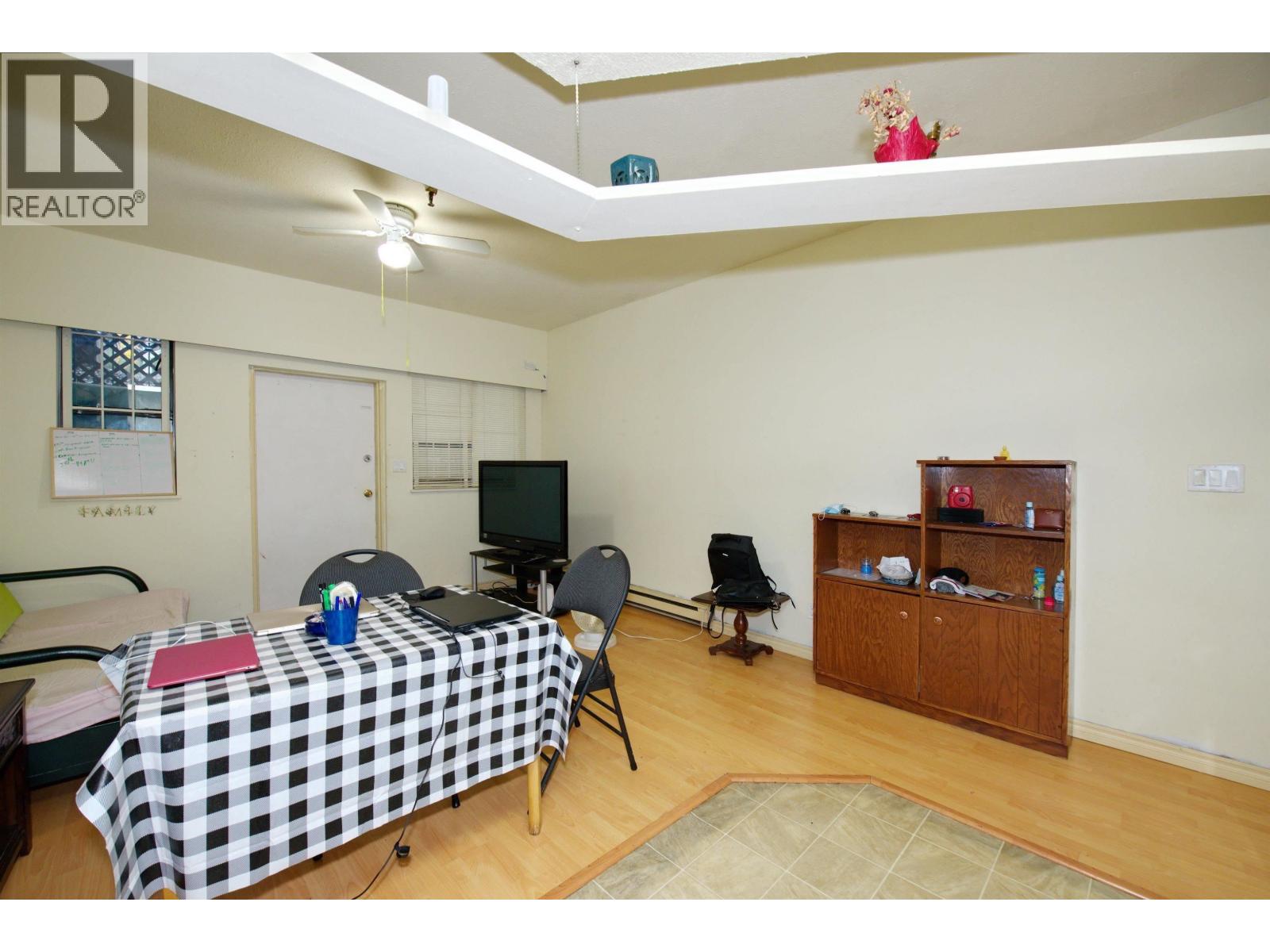 2 862 E Broadway Property Photo 19