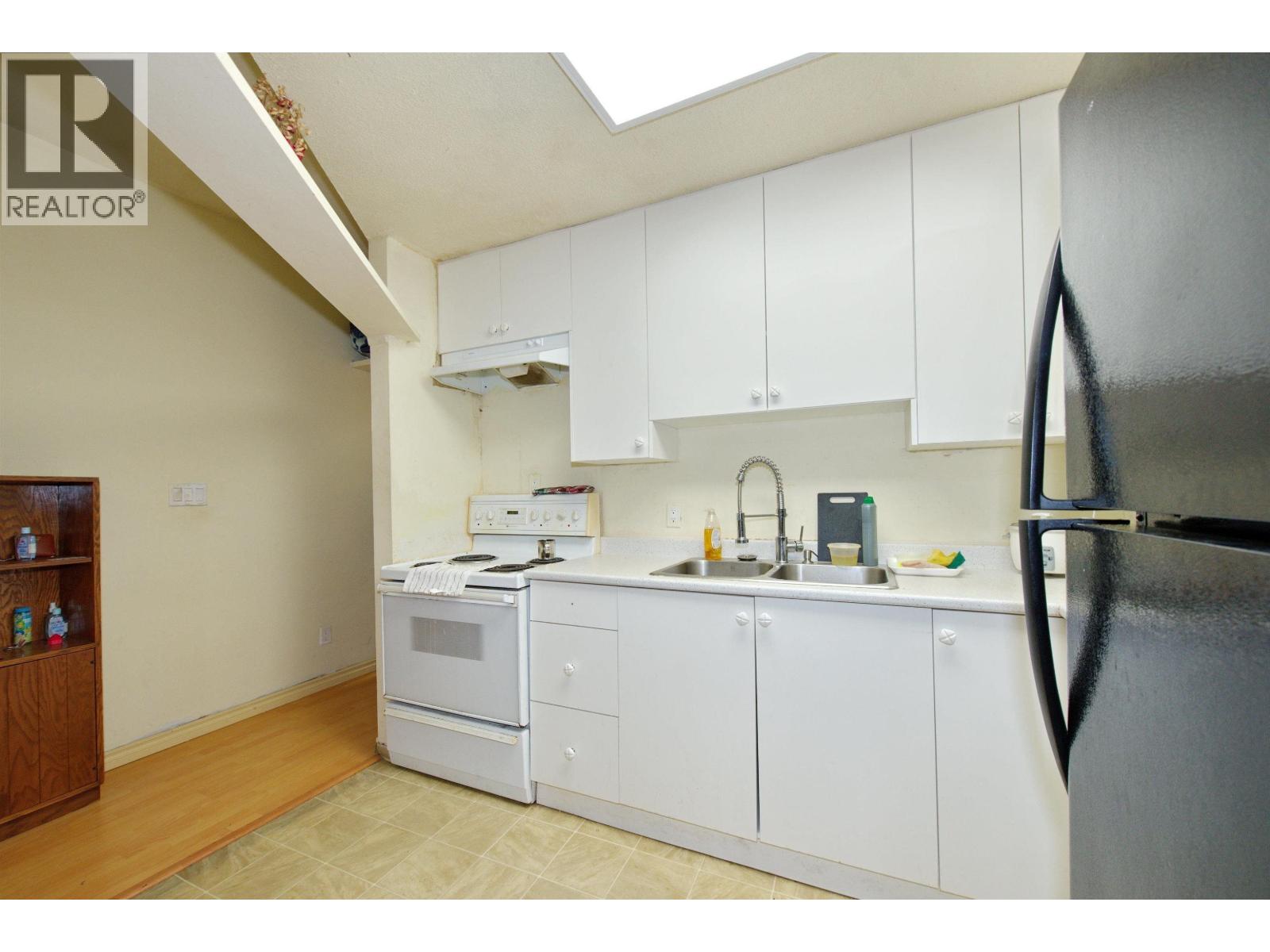 2 862 E Broadway Property Photo 20