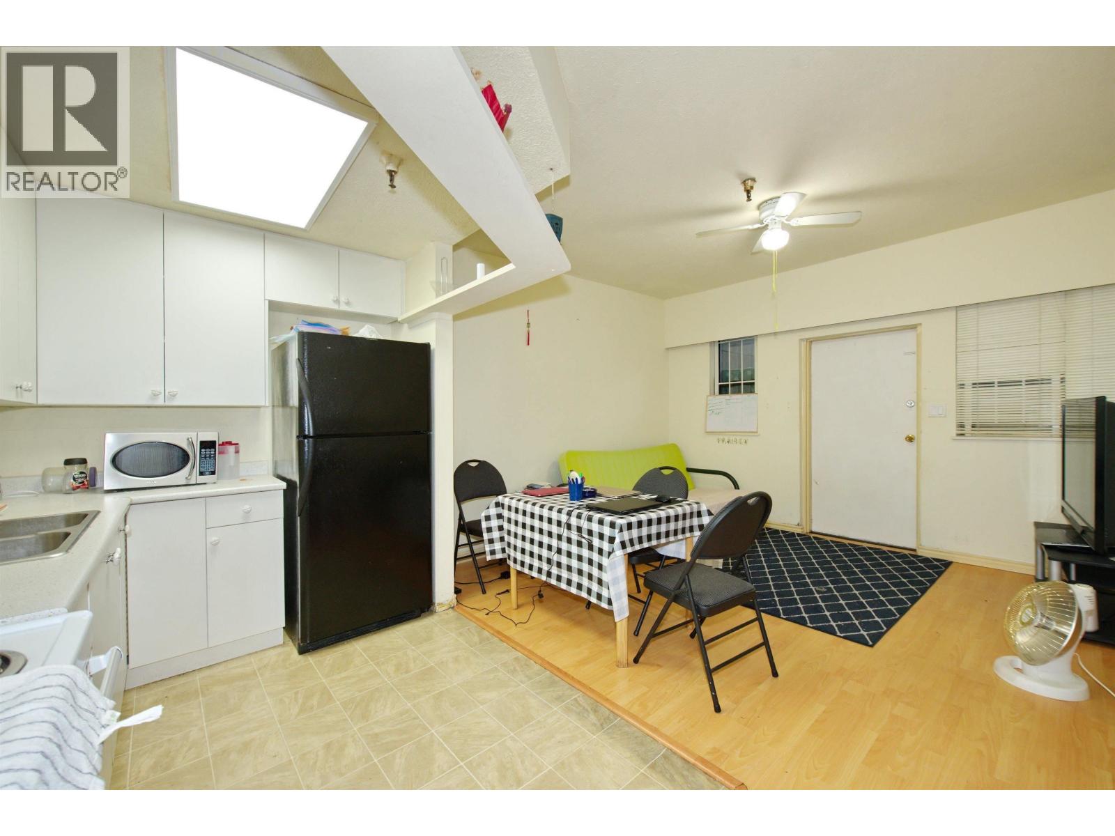 2 862 E Broadway Property Photo 21