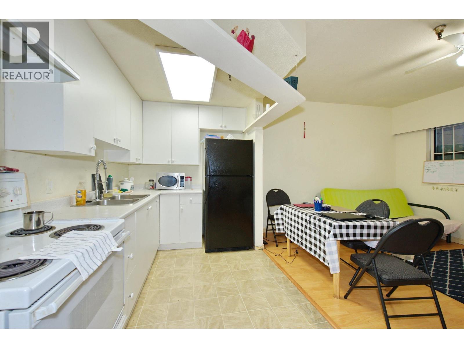 2 862 E Broadway Property Photo 22