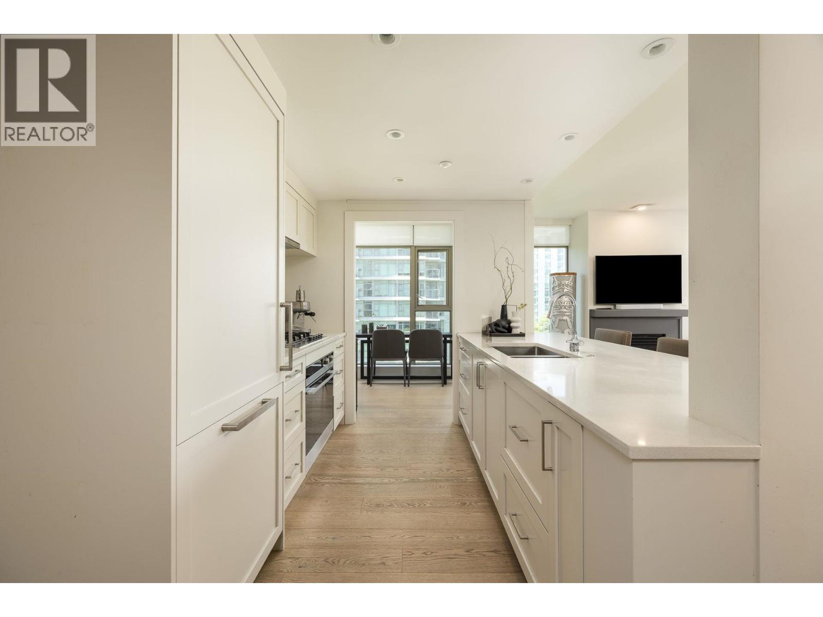603 1680 Bayshore Drive Property Photo 3
