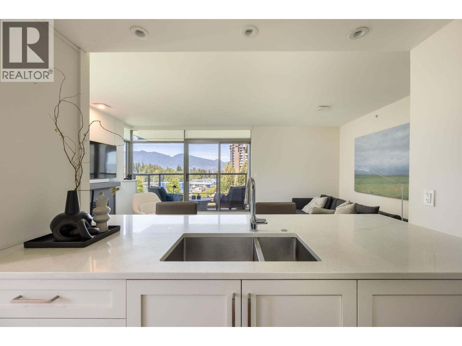 603 1680 Bayshore Drive Property Photo 4