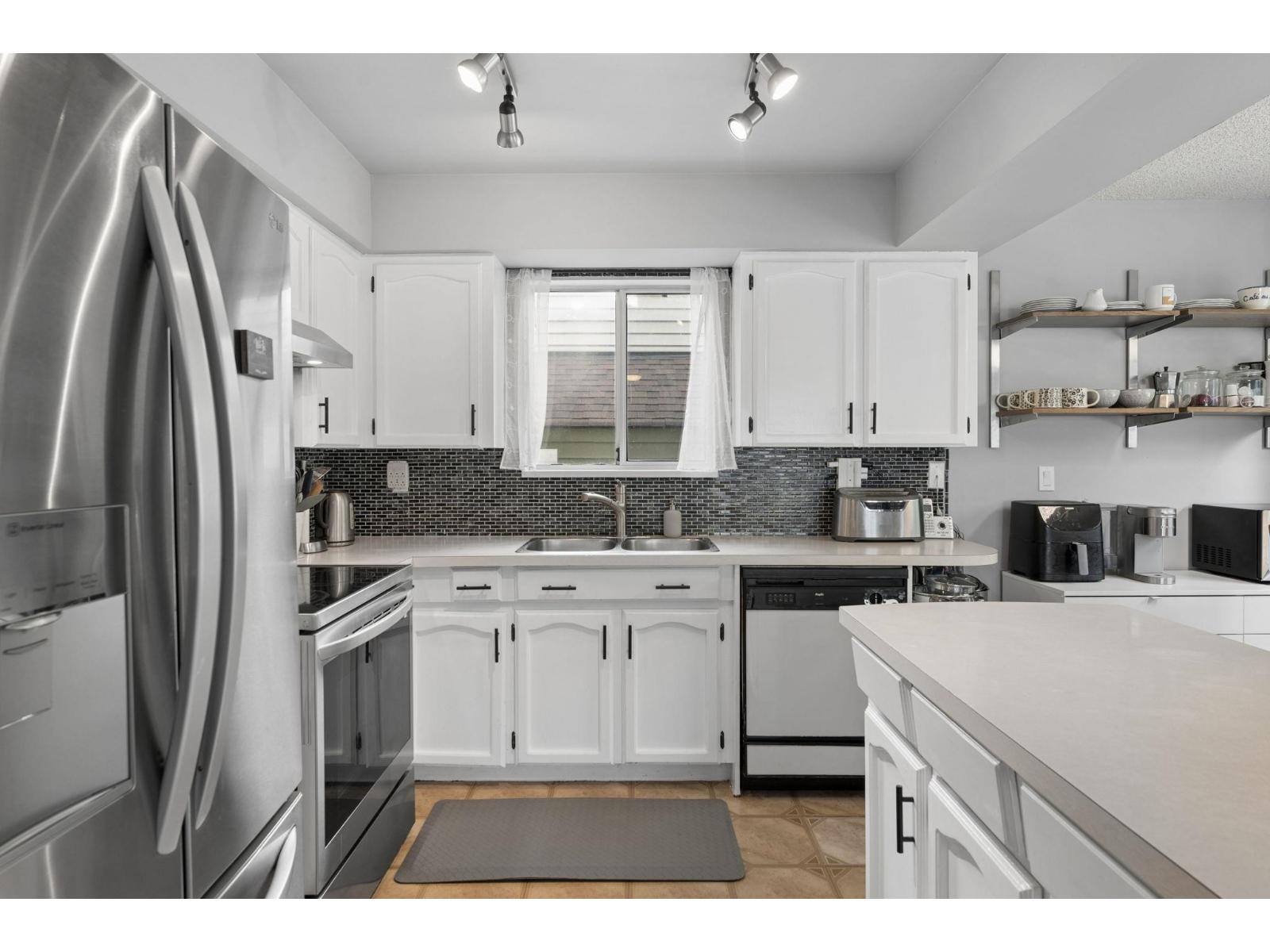 11761 81a Avenue Property Photo 6