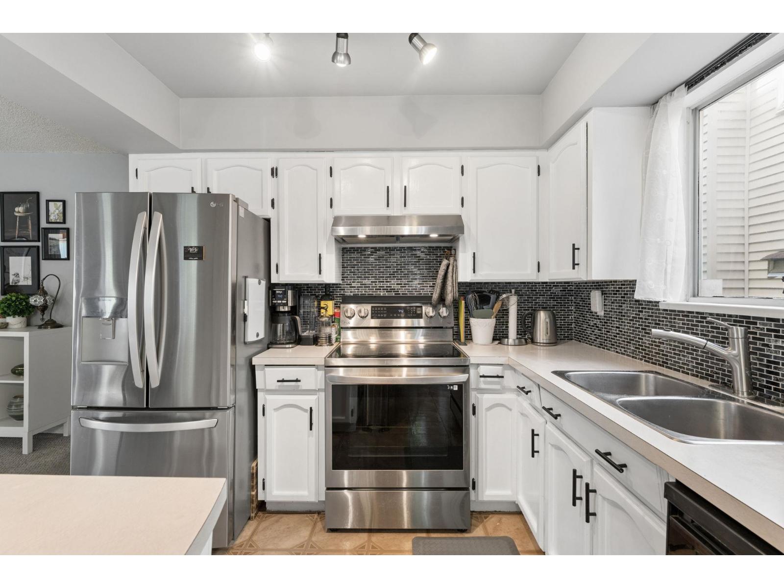 11761 81a Avenue Property Photo 7