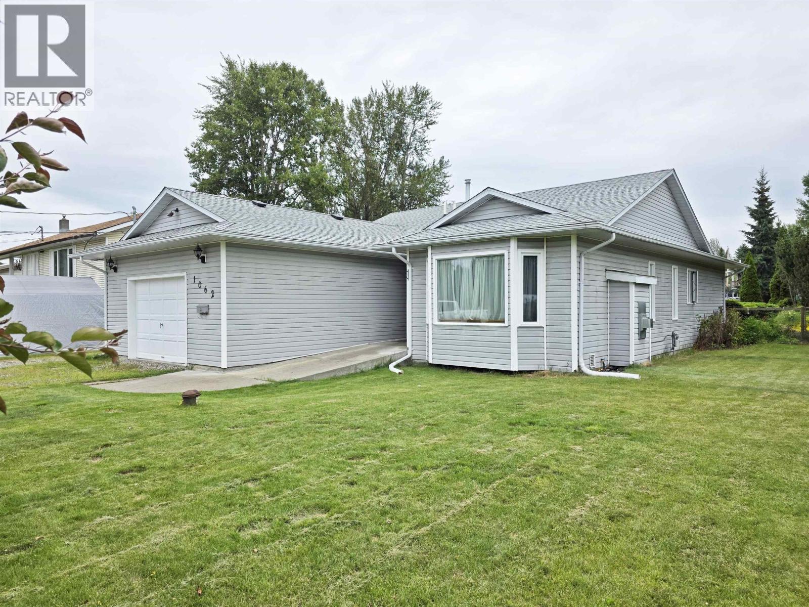 1062 MOUNTAIN ASH ROAD Property Photo 1