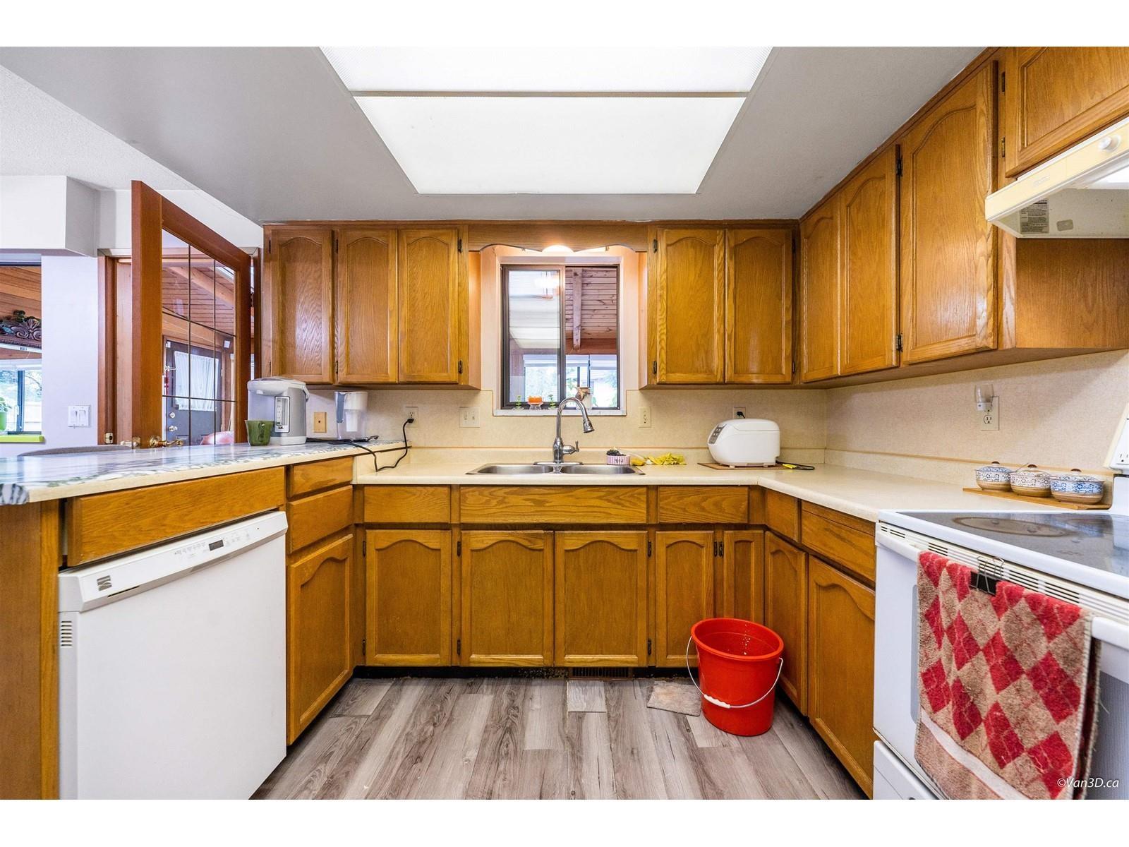 15740 99 Avenue Property Photo 2