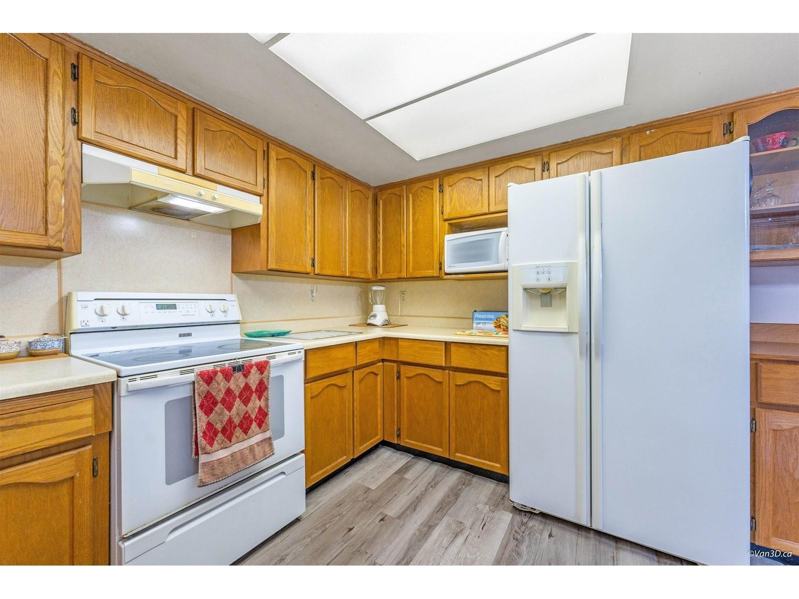 15740 99 Avenue Property Photo 3