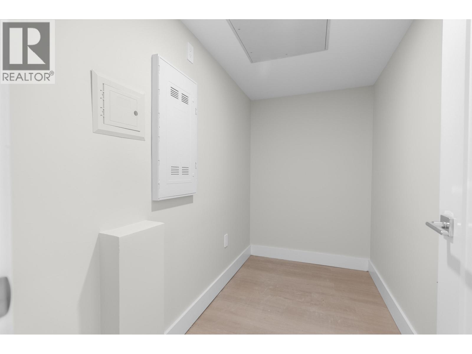 207 3050 Kingsway Property Photo 3